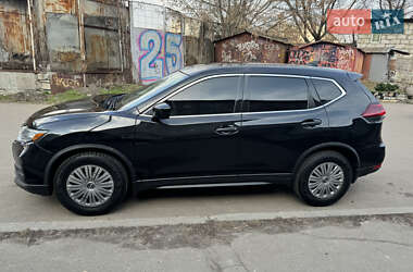 Внедорожник / Кроссовер Nissan Rogue 2018 в 