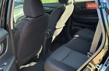 Внедорожник / Кроссовер Nissan Rogue 2020 в 