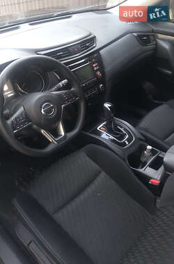 Внедорожник / Кроссовер Nissan Rogue 2016 в 