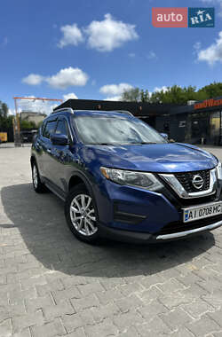 Внедорожник / Кроссовер Nissan Rogue 2017 в 