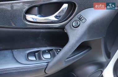 Внедорожник / Кроссовер Nissan Rogue 2016 в 