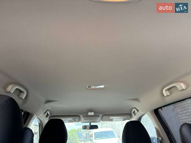 Внедорожник / Кроссовер Nissan Rogue 2016 в Кременчуге