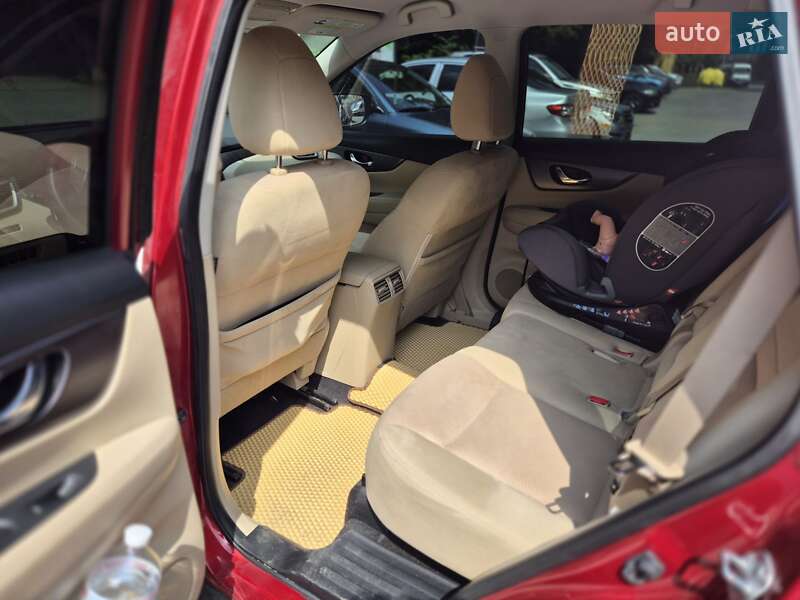 Позашляховик / Кросовер Nissan Rogue 2016 в Львові