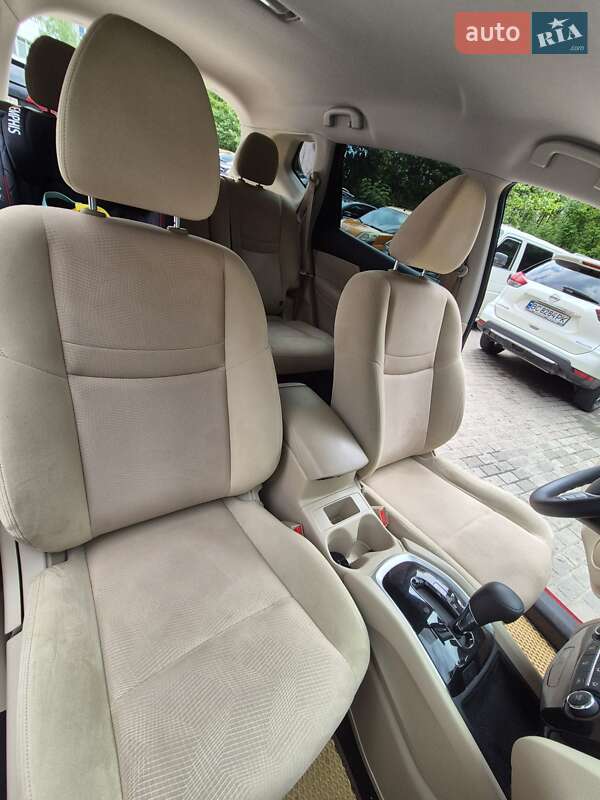 Позашляховик / Кросовер Nissan Rogue 2016 в Львові