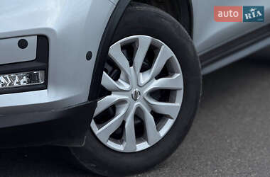 Внедорожник / Кроссовер Nissan Rogue 2017 в 