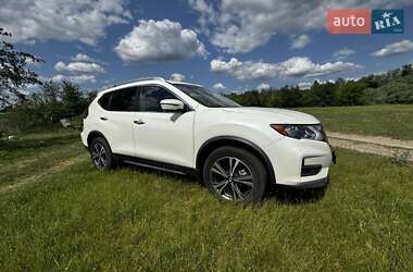 Внедорожник / Кроссовер Nissan Rogue 2019 в 
