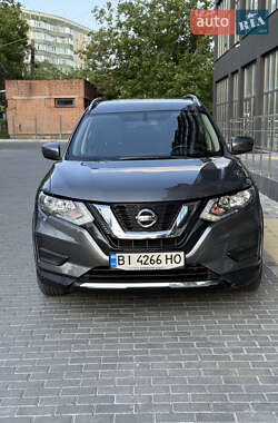 Внедорожник / Кроссовер Nissan Rogue 2016 в 