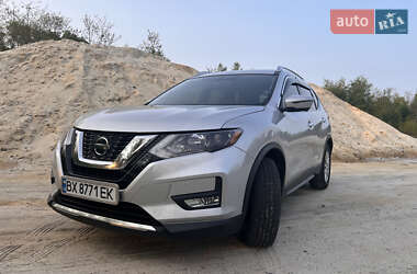 Позашляховик / Кросовер Nissan Rogue 2017 в Славуті