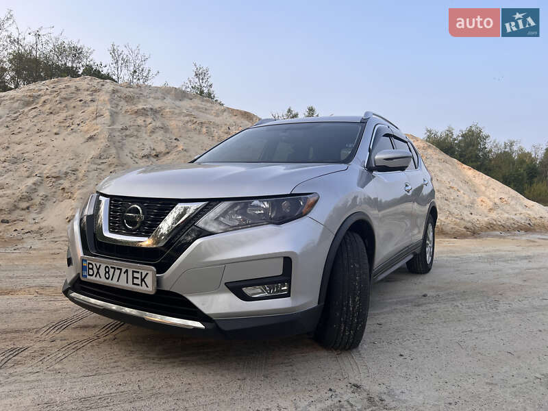 Позашляховик / Кросовер Nissan Rogue 2017 в Славуті