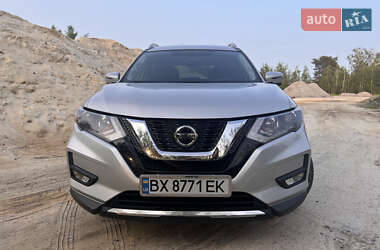 Внедорожник / Кроссовер Nissan Rogue 2017 в 