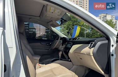 Позашляховик / Кросовер Nissan Rogue 2014 в 