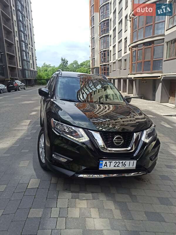 Внедорожник / Кроссовер Nissan Rogue 2018 в 