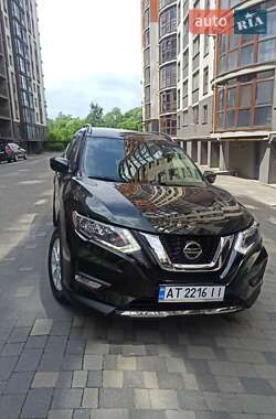 Внедорожник / Кроссовер Nissan Rogue 2018 в 