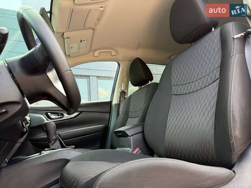 Позашляховик / Кросовер Nissan Rogue 2017 в Рівному