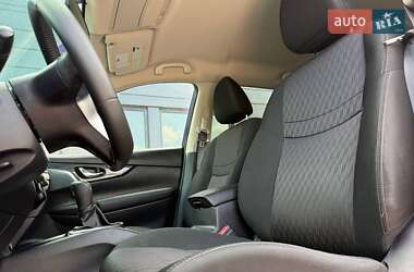 Внедорожник / Кроссовер Nissan Rogue 2017 в 