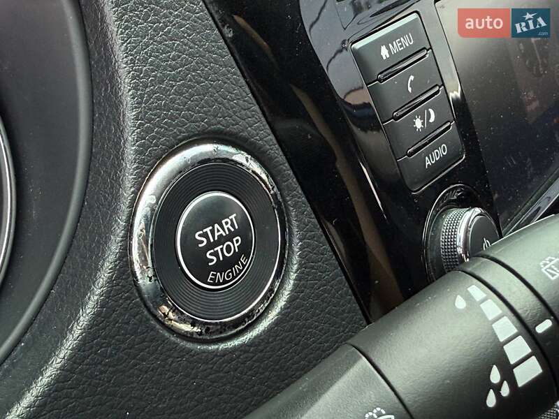 Позашляховик / Кросовер Nissan Rogue 2017 в Рівному