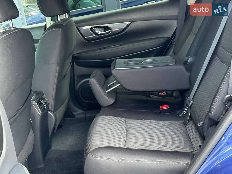 Позашляховик / Кросовер Nissan Rogue 2017 в Рівному