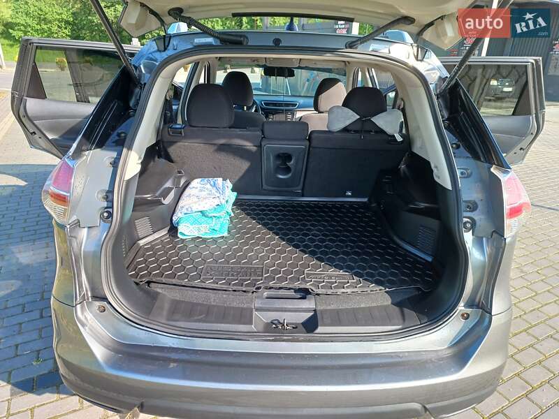 Позашляховик / Кросовер Nissan Rogue 2016 в Долині