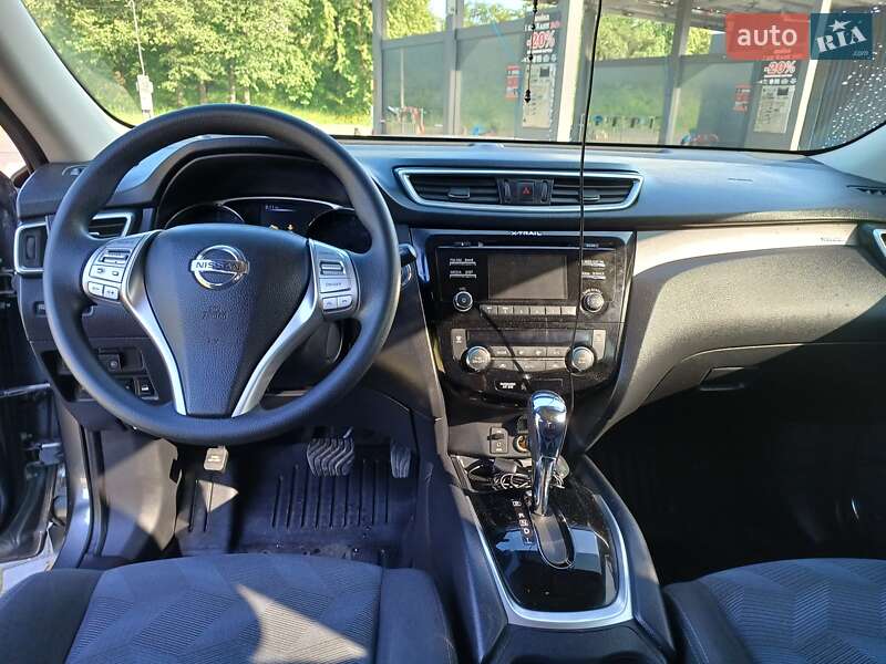 Позашляховик / Кросовер Nissan Rogue 2016 в Долині