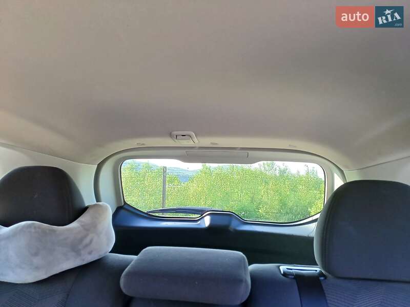 Позашляховик / Кросовер Nissan Rogue 2016 в Долині