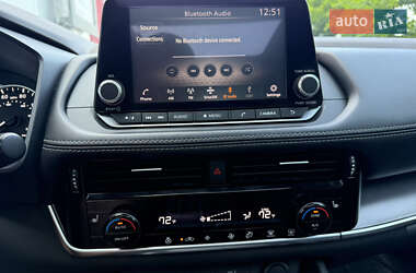 Позашляховик / Кросовер Nissan Rogue 2021 в 