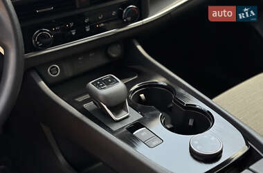 Внедорожник / Кроссовер Nissan Rogue 2021 в 