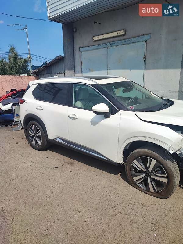Внедорожник / Кроссовер Nissan Rogue 2023 в Киеве