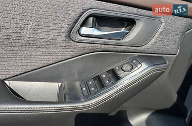 Внедорожник / Кроссовер Nissan Rogue 2021 в 