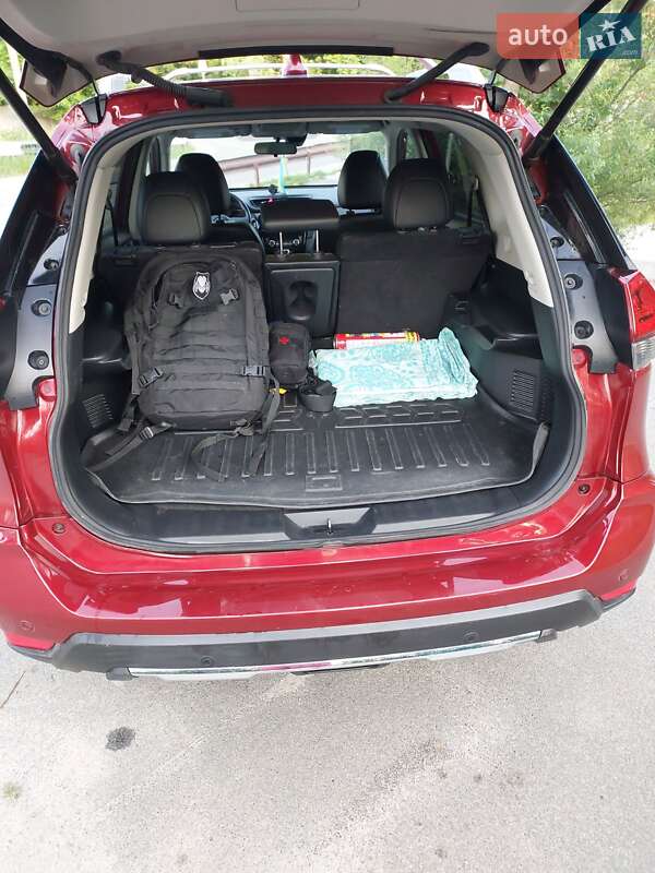 Внедорожник / Кроссовер Nissan Rogue 2019 в Киеве