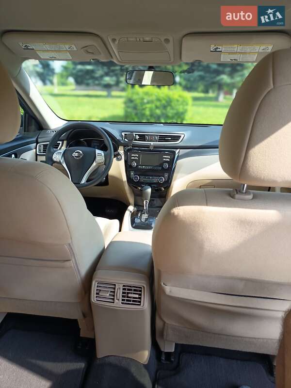 Позашляховик / Кросовер Nissan Rogue 2015 в Рівному