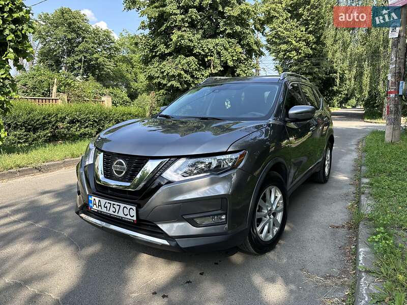Внедорожник / Кроссовер Nissan Rogue 2018 в 