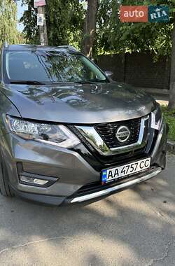 Внедорожник / Кроссовер Nissan Rogue 2018 в 