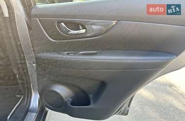 Внедорожник / Кроссовер Nissan Rogue 2018 в 