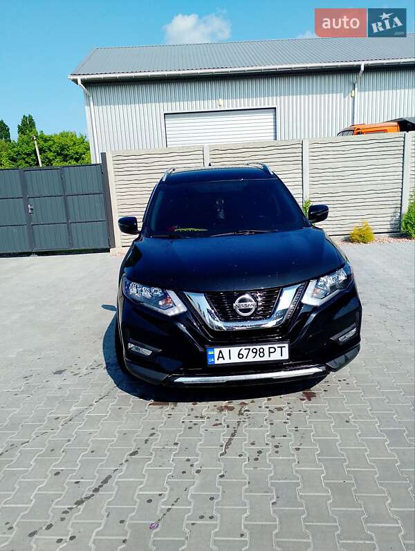 Внедорожник / Кроссовер Nissan Rogue 2018 в 