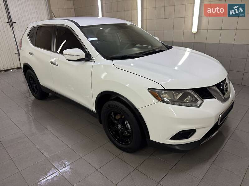 Позашляховик / Кросовер Nissan Rogue 2015 в Умані