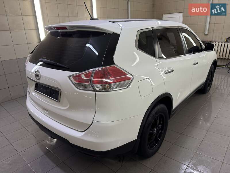Позашляховик / Кросовер Nissan Rogue 2015 в Умані