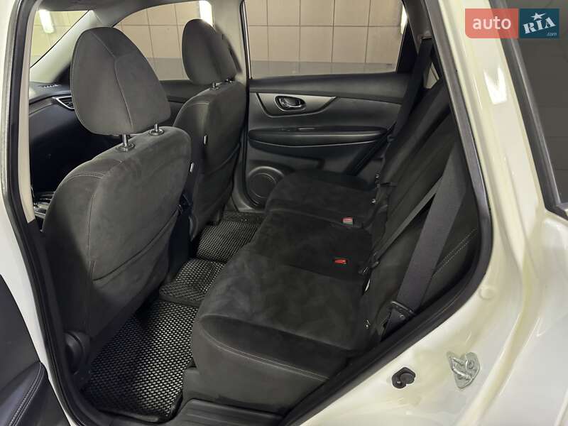 Позашляховик / Кросовер Nissan Rogue 2015 в Умані