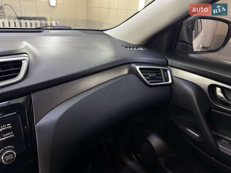 Позашляховик / Кросовер Nissan Rogue 2015 в Умані