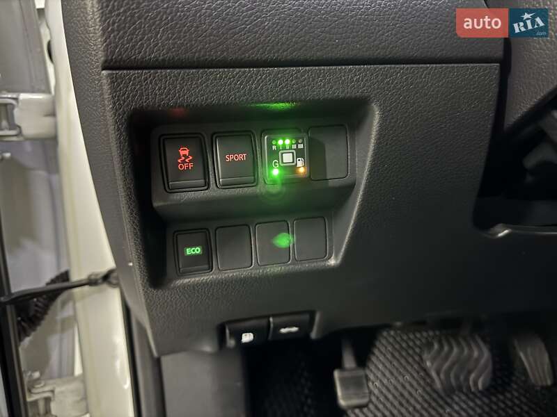 Позашляховик / Кросовер Nissan Rogue 2015 в Умані