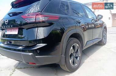Позашляховик / Кросовер Nissan Rogue 2024 в 