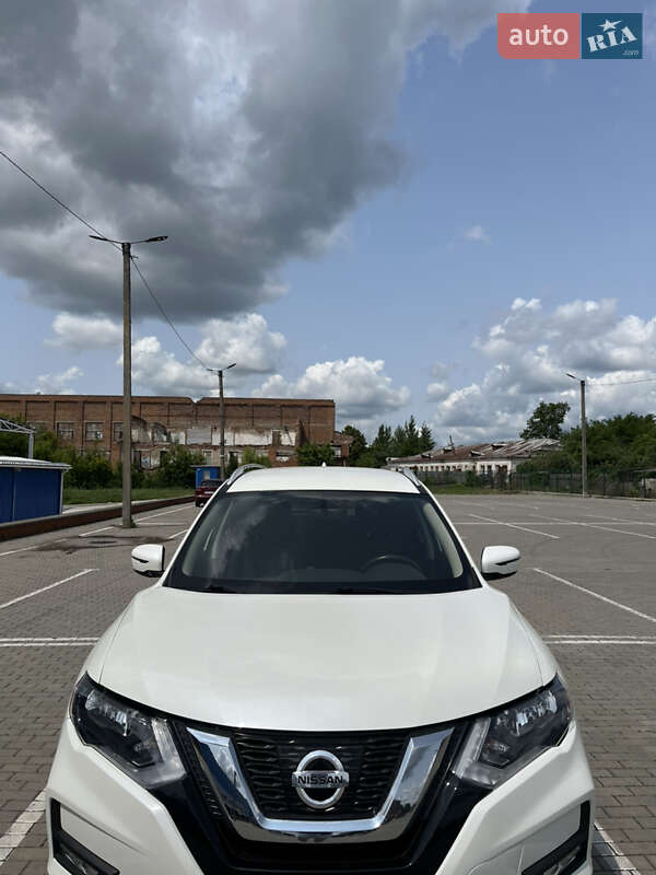 Позашляховик / Кросовер Nissan Rogue 2018 в Ромнах