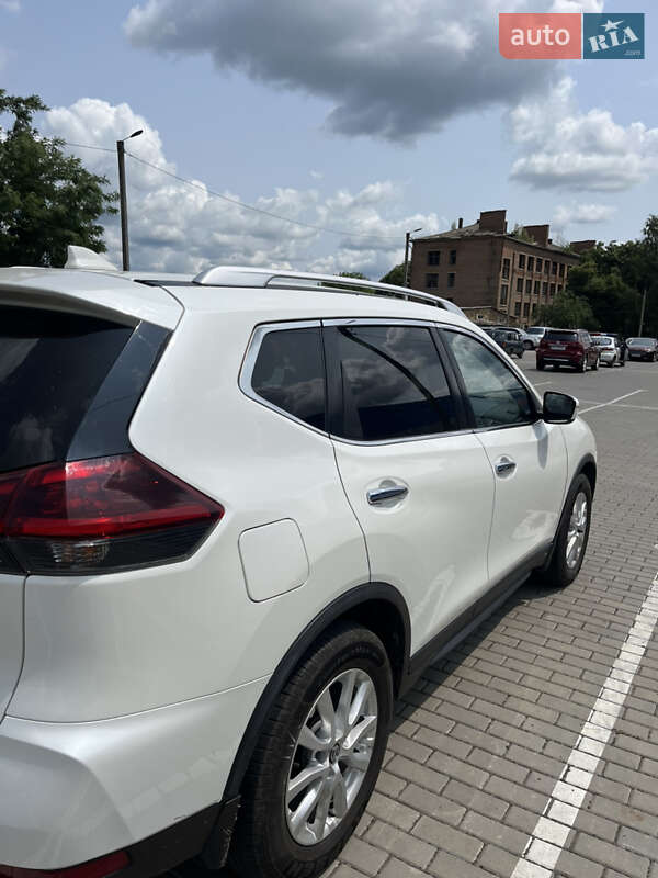 Позашляховик / Кросовер Nissan Rogue 2018 в Ромнах