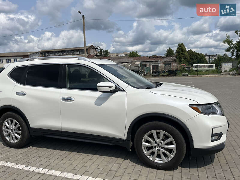 Позашляховик / Кросовер Nissan Rogue 2018 в Ромнах