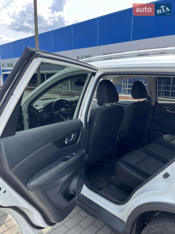 Позашляховик / Кросовер Nissan Rogue 2018 в Ромнах