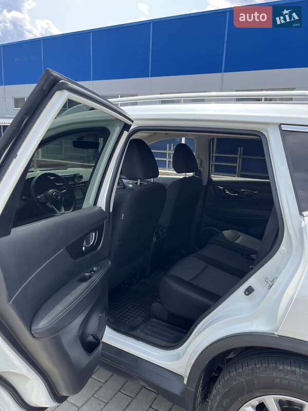 Позашляховик / Кросовер Nissan Rogue 2018 в Ромнах