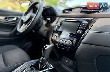 Внедорожник / Кроссовер Nissan Rogue 2019 в 