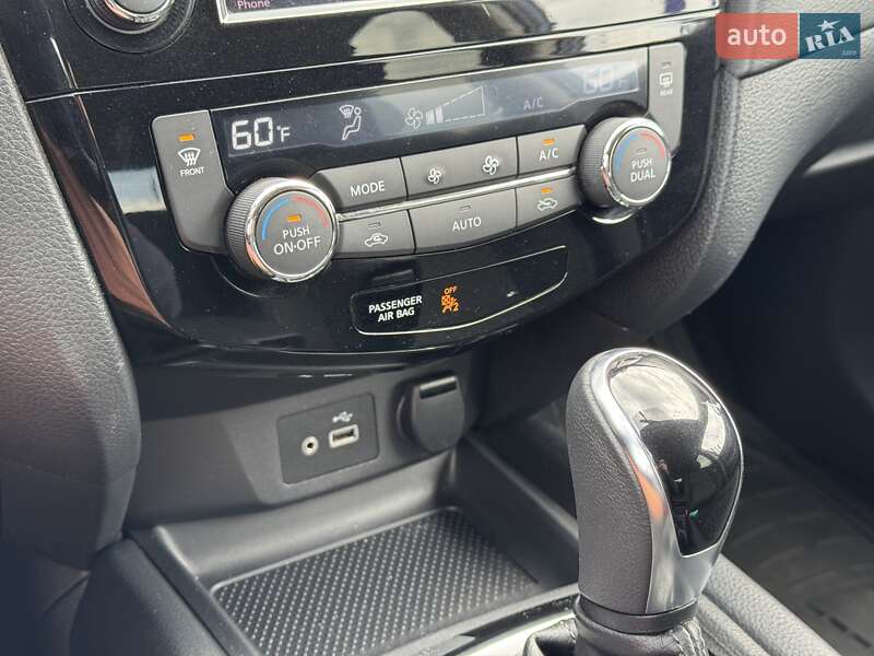 Позашляховик / Кросовер Nissan Rogue 2017 в Полтаві