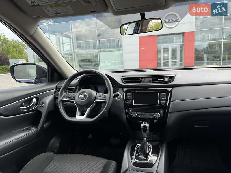 Позашляховик / Кросовер Nissan Rogue 2017 в Полтаві