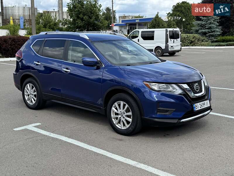 Позашляховик / Кросовер Nissan Rogue 2017 в Полтаві