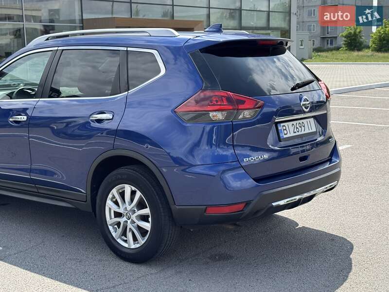 Позашляховик / Кросовер Nissan Rogue 2017 в Полтаві
